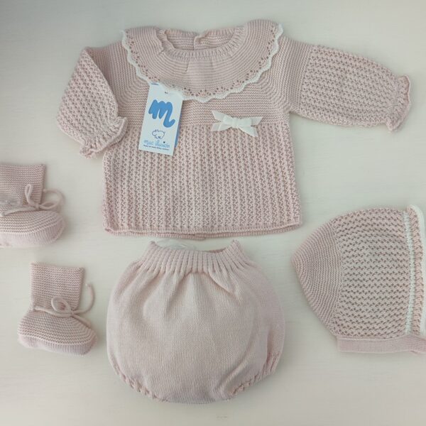 Conjunto cuatro piezas en color nude combinado con crudo